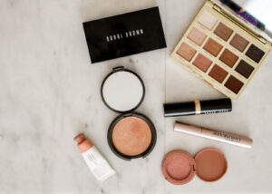 How to Pack Makeup for Travel: 13 Tips for Traveling with Makeup